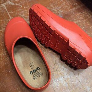 Nora Italian Garden clogs, NWOT, red, unisex, EU size 41